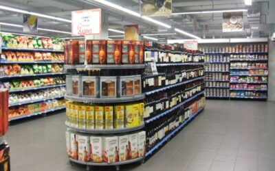 Allestimento dello spazio espositivo di superfici commerciali