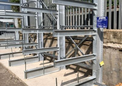 Cantilever per merci voluminose