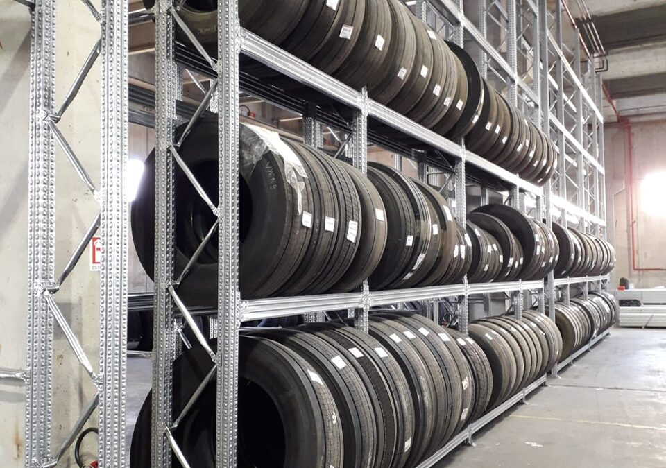 Scaffalature per pneumatici: soluzioni per gommisti e centri gomme nel Lazio